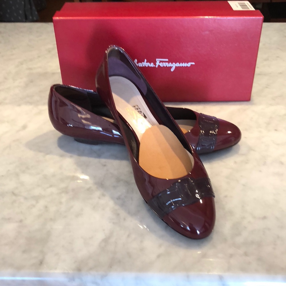 Two-toned plum Ferragamo flats 9.5